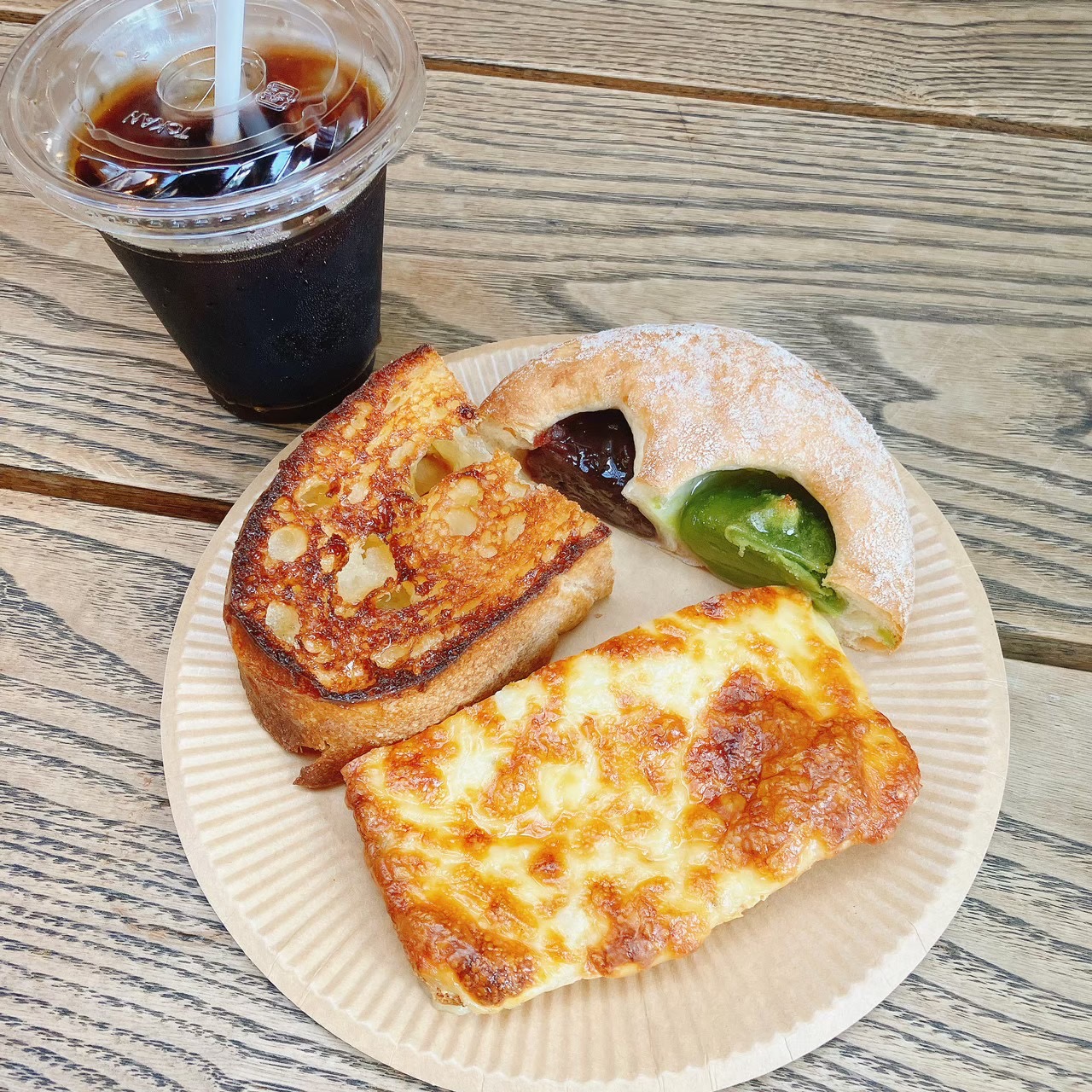 パンとコーヒーの写真